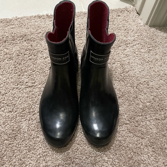 Black women's short rain boots (size 8) - Picture 1 of 4